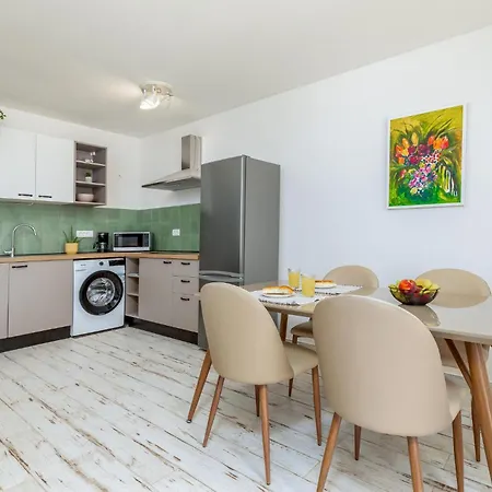 بيت للعطل Awesome In *