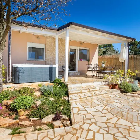 בית נופש Awesome In פרוי