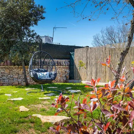 Awesome In With Jacuzzi Holiday home